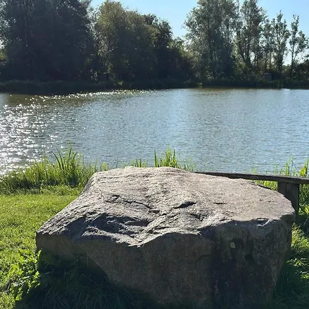 6 Person In Hals-by Traum *